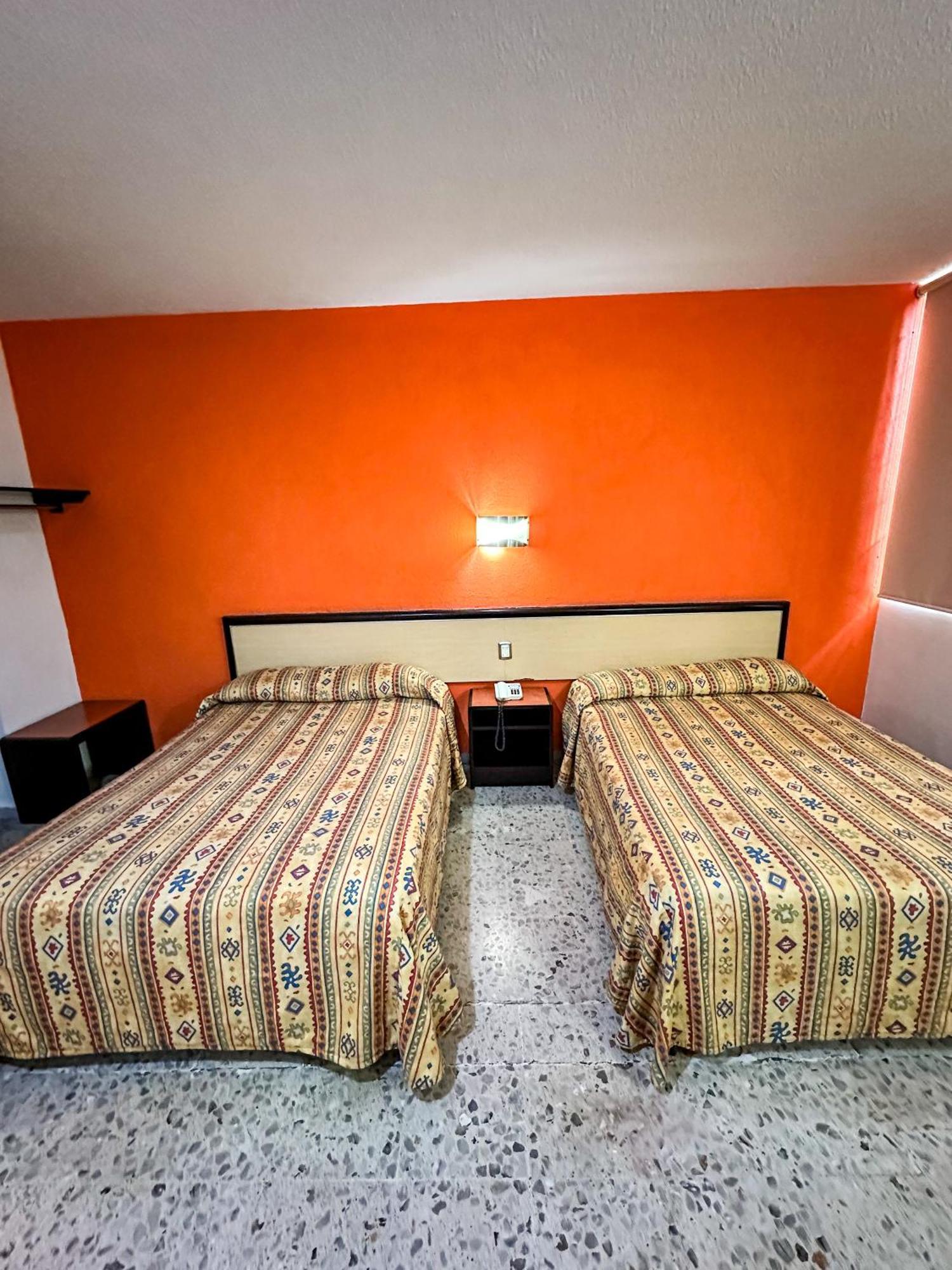 Hotel Montreal Леон Экстерьер фото