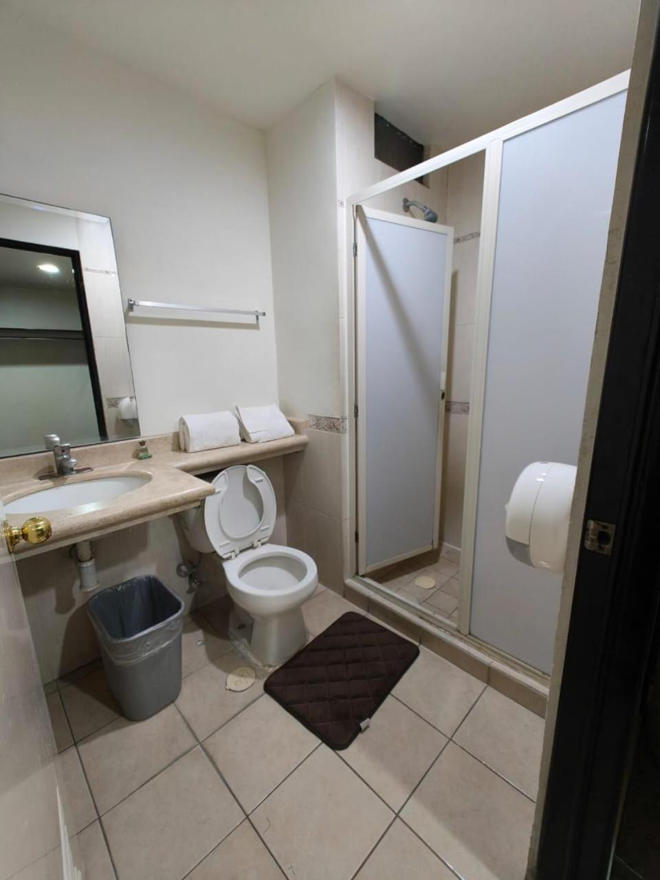 Hotel Montreal Леон Экстерьер фото