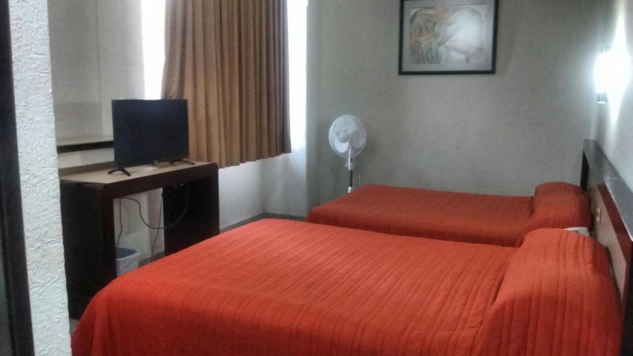 Hotel Montreal Леон Экстерьер фото