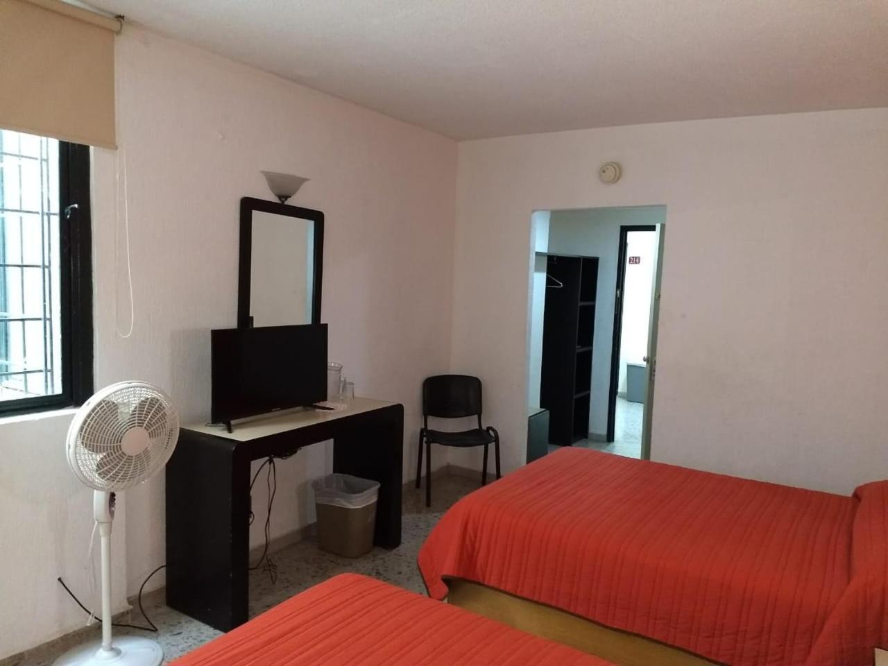 Hotel Montreal Леон Экстерьер фото