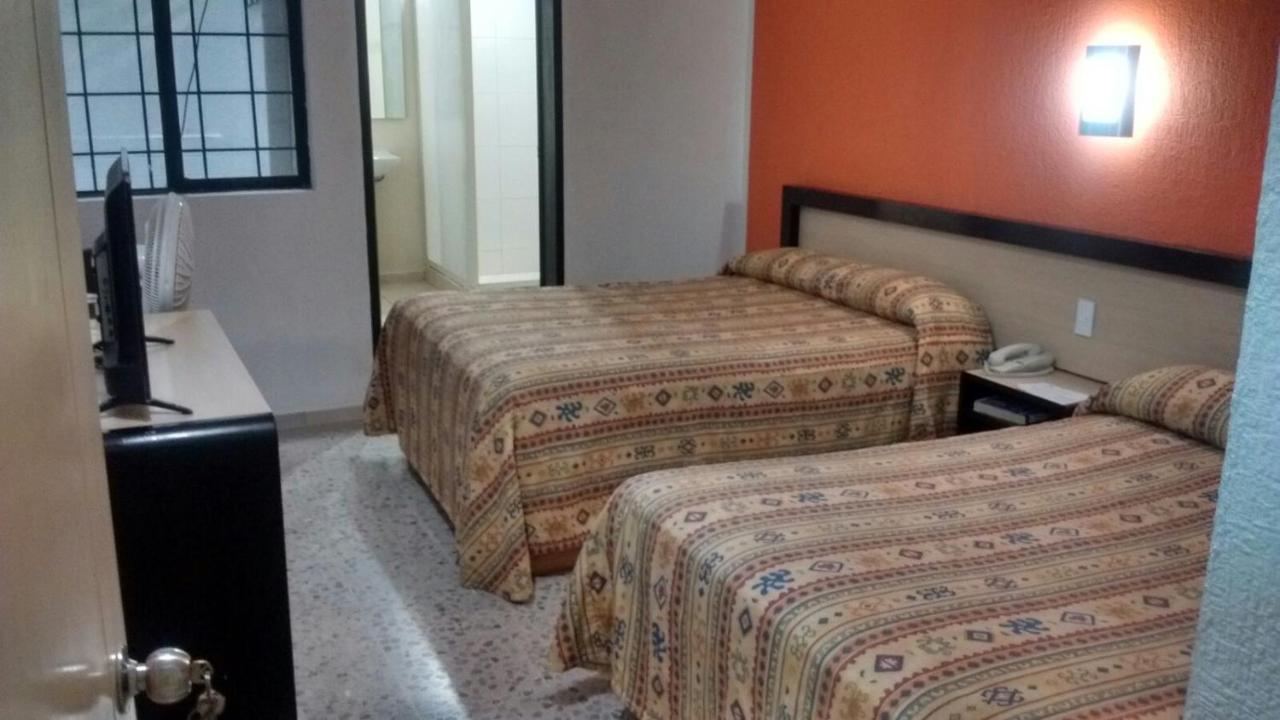Hotel Montreal Леон Экстерьер фото