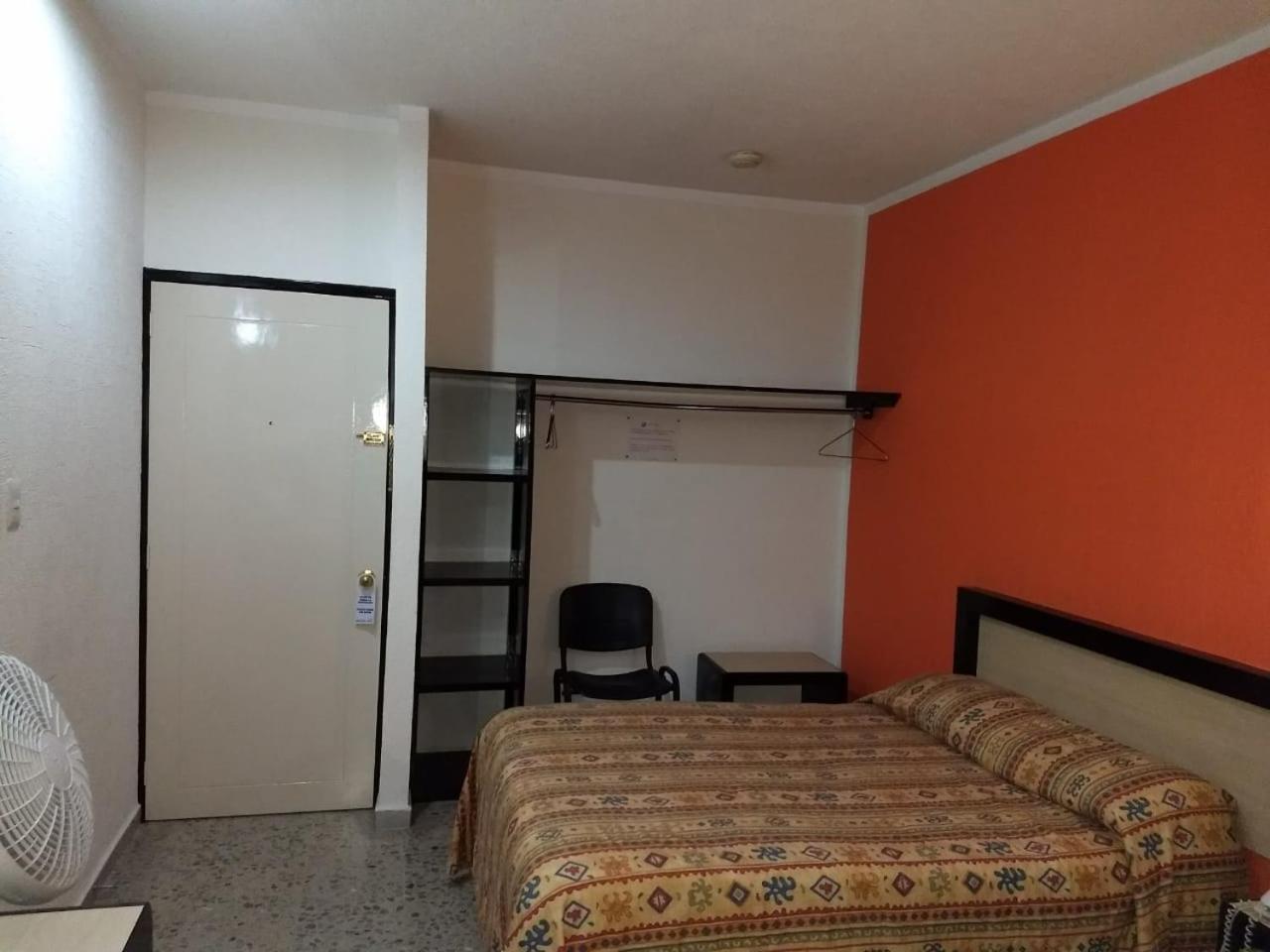 Hotel Montreal Леон Экстерьер фото