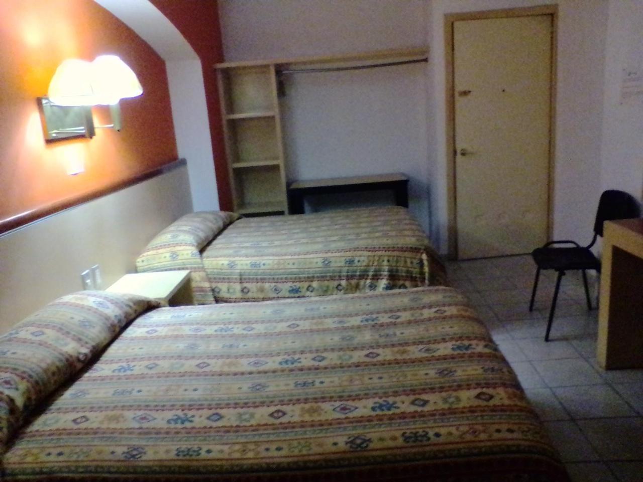 Hotel Montreal Леон Экстерьер фото